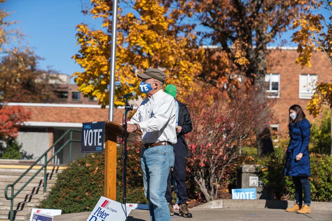 Peter DeFazio talks to the socially distanced crowd. University of Oregon College Democrats host a socially distanced voting rally at the Erb Memorial Union Amphitheater in Eugene, Ore. on Nov. 2, 2020. (DL Young/ Emerald)