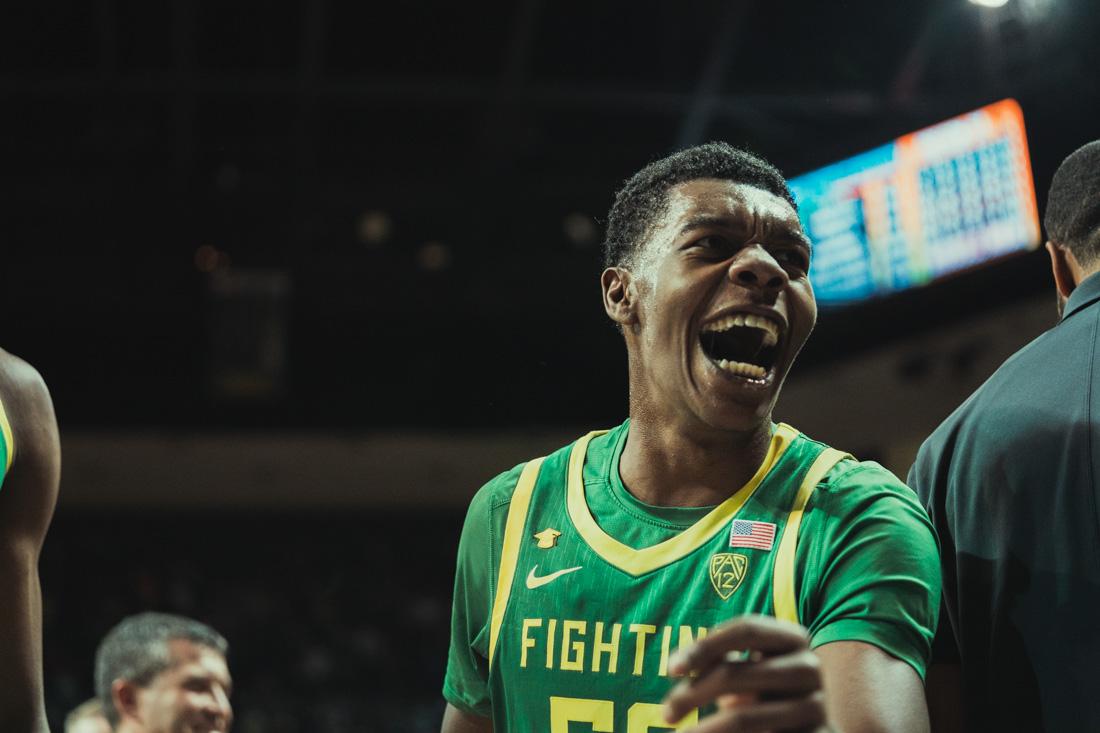 Eric Williams Jr. yells out after sinking a half court shot to end the half. The Oregon Ducks Men&#8217;s Basketball team faces the Oregon State Beavers, on January 29th, 2022, at Matthew Knight Arena. (Serei Hendrie/Emerald)