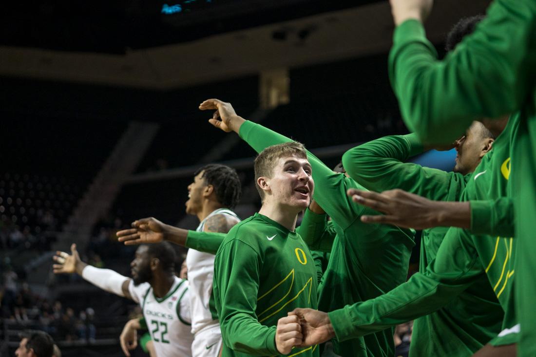 The Oregon Ducks bench celebrates as their team ties up the score in the second half of the game. The Oregon Ducks Men&#8217;s Basketball team faces the Utah Utes, on January 1st, 2022, at Matthew Knight Arena. (Serei Hendrie/Emerald)