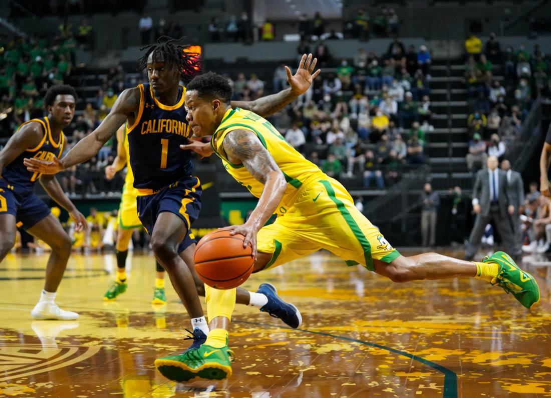 Ducks guard Jacob Young (42) drives to the basket. Oregon basketball loses to the California Golden Bears at Matthew Knight Arena in Eugene, Ore. on Feb. 12, 2022. (Jackson Knox/Emerald)