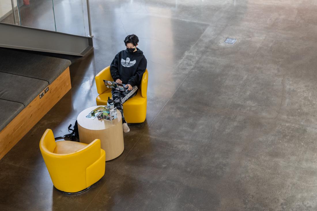 <p>As classes hang between in-person and remote, students flock to the EMU to get their work done. (Molly McPherson/Emerald)</p>