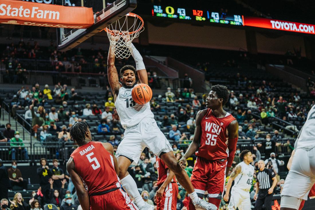 Quincy Guerrier slams the ball down into the hoop. The Oregon Ducks Men&#8217;s Basketball team faces the Washington State Cougars, on February 14th, 2022, at Matthew Knight Arena. (Serei Hendrie/Emerald)