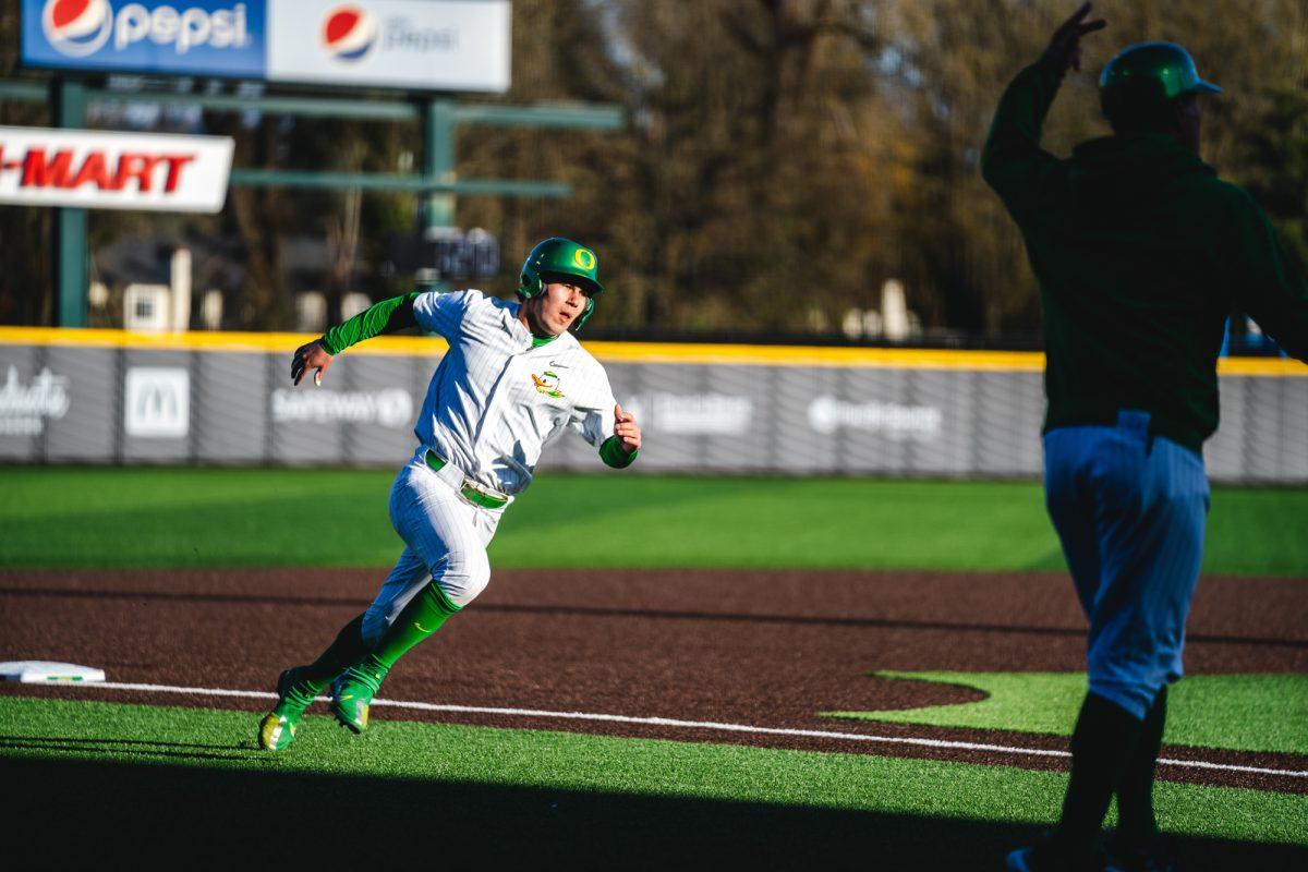 Josiah Cromwick (27) rounds third base towards home plate. The University of Oregon Ducks staged a late-game comeback to win 8-6 against the Utah Utes on March 19, 2022 at PK Park. (Will Geschke/Emerald)