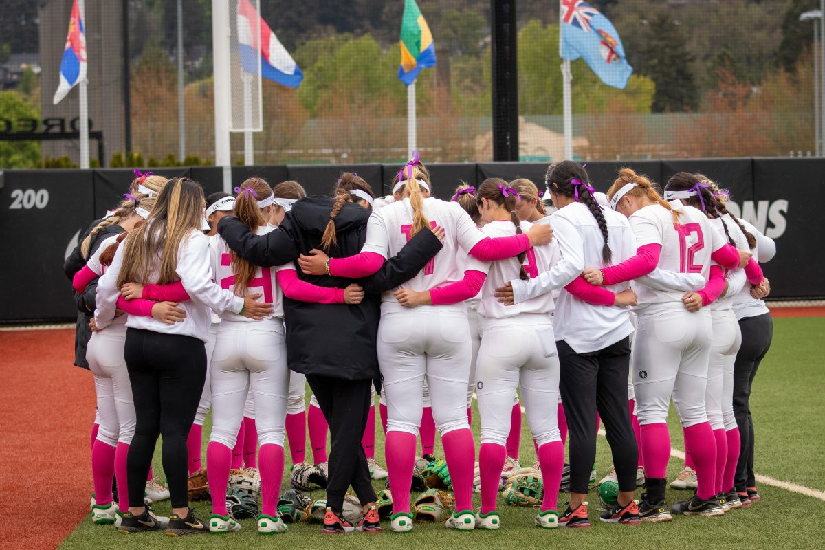 The Ducks all meet together in a huddle before the game begins.&#160;The Oregon Ducks Softball Team takes on rival Oregon State on April 29th, 2022, at Janes Sanders Stadium. (Jonathan Suni, Emerald)