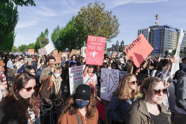 Hundreds begin a walk into downtown Eugene from the courthouse. After a draft of a supreme court opinion would overturn Roe V. Wade was leaked the day prior, hundreds of protesters gathered on May 3, 2022 to march through downtown Eugene in protest. (Maddie Stellingwerf/Emerald)