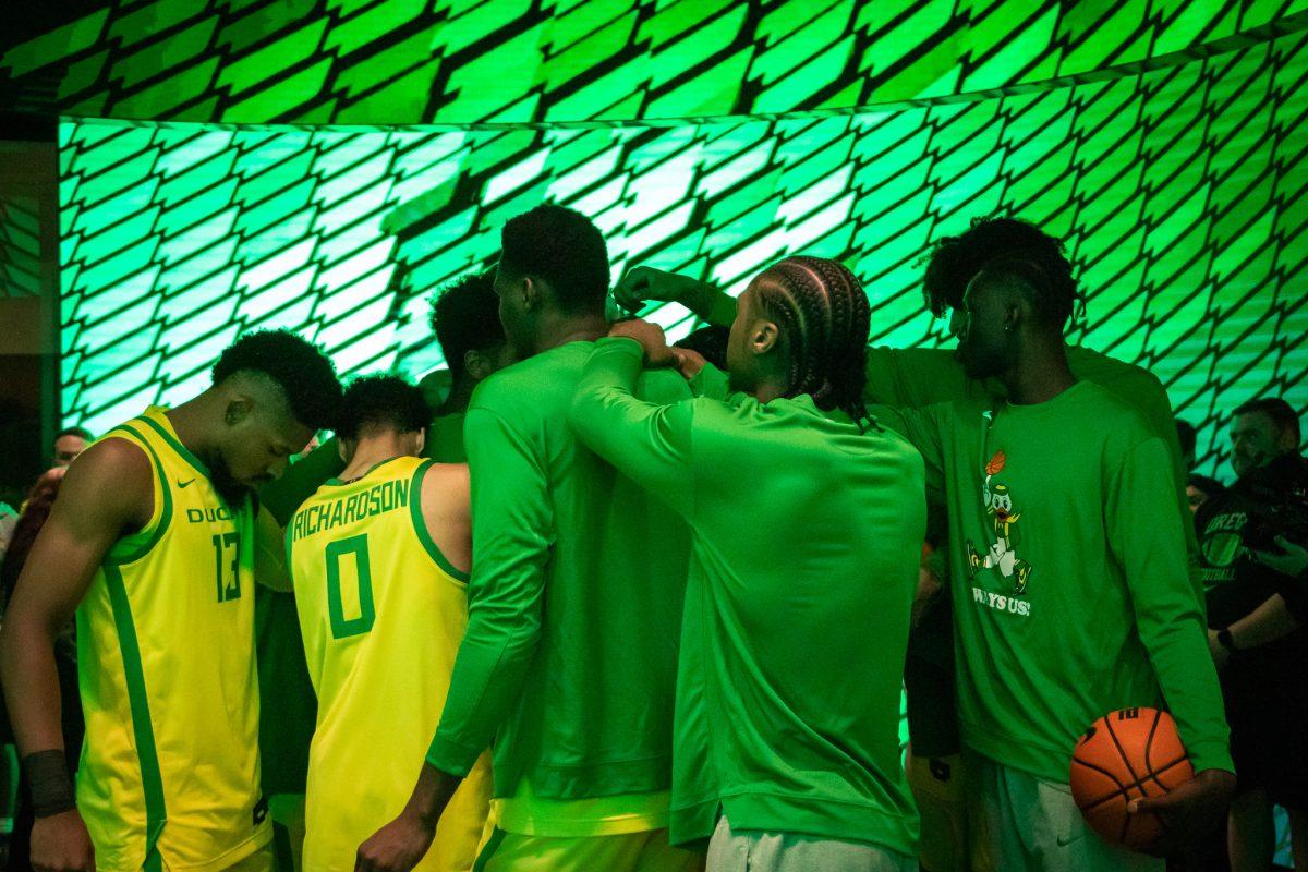 The Ducks huddle in the tunnel surrounded by Oregon students as they prepare for a top 3 matchup.&#160;The Oregon Ducks host the #3 Houston Cougars on November 20th, 2022, at Matthew Knight Arena. (Jonathan Suni, Emerald)