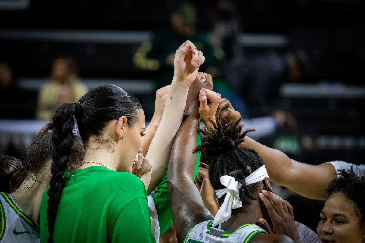 The team comes together after the game before heading to the locker room. Oregon Women's Basketball host the University of Portland at Matthew Knight Arena in Eugene, Ore., on December 3rd, 2022. (Jonathan Suni, Emerald)