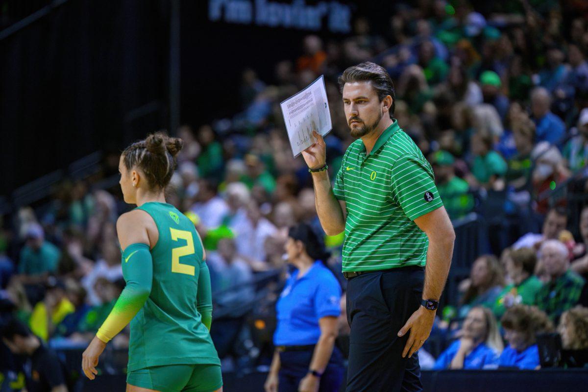 Oregon Head Coach Matt Ulmer speaks to his players. The University of Oregon Ducks Volleyball team defeated the Oregon State Beavers in a home match at Matthew Knight Arena in Eugene, Oregon, on September 22, 2023. (Eric Becker/Emerald)