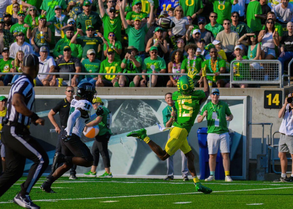 Tez Johnson (15) catches a deep ball for a touchdown. The University of Oregon Ducks Football team defeated the University of Hawaii Rainbow Warriors in a home match at Autzen Stadium in Eugene, Oregon, on September 16, 2023. (Eric Becker/Emerald)