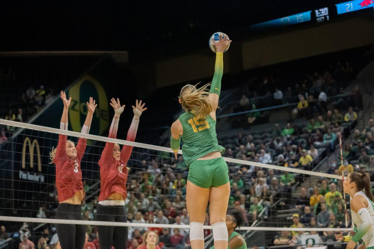 Mimi Colyer sets up for the kill. Oregon Women&#8217;s Volleyball host their second round NCAA Volleyball Championship Tournament opponent the Arkansas Razorbacks at Matthew Knight Arena in Eugene, Ore., on Dec. 1, 2022. (Skyler Davis/ Emerald)