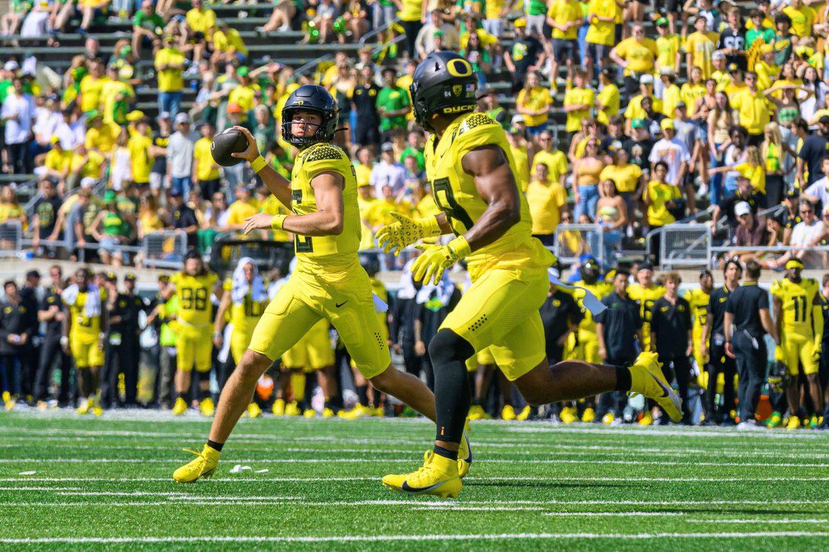 Austin Novosad passes the ball. The University of Oregon Ducks Football team defeated the Portland State University Vikings in a home match at Autzen Stadium in Eugene, Oregon, on September 2, 2023. (Eric Becker/Emerald)