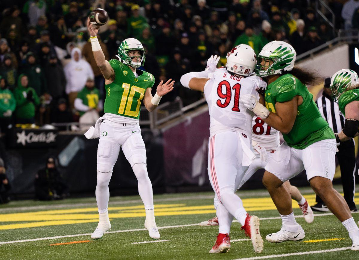 <p>Bo Nix stands tall in the pocket to complete a pass. Oregon beats no.10 Utah on November 19th, 2022, at Autzen Stadium. (Liam Sherry, Emerald)</p>