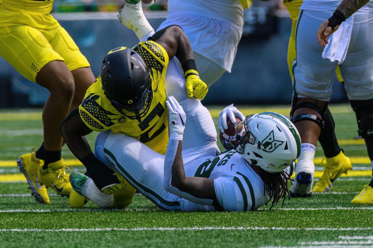 Jeffrey Bassa brings a Portland State running back to the ground. The University of Oregon Ducks Football team defeated the Portland State University Vikings in a home match at Autzen Stadium in Eugene, Oregon, on September 2, 2023. (Eric Becker/Emerald)