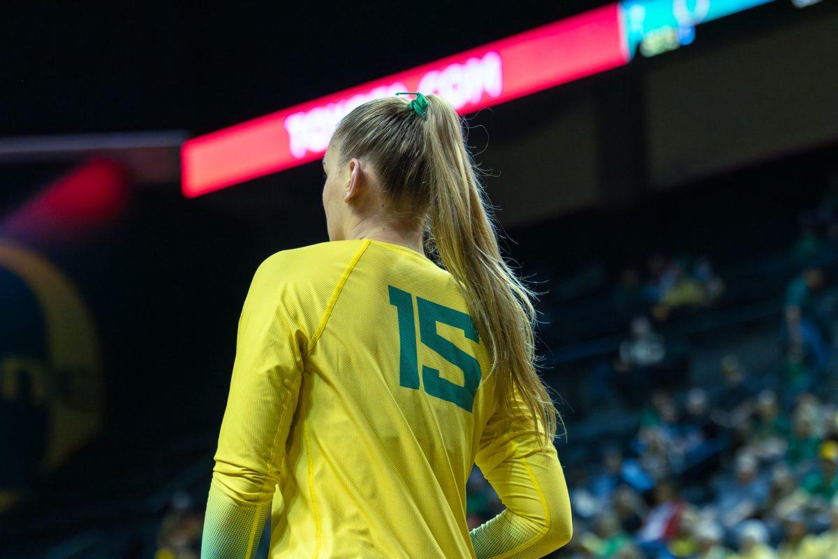 <p>Oregon Ducks outside hitter Mimi Colyer (15) faces the court as she prepares to set the ball after the Ducks score. The University of Oregon Ducks volleyball team secured a 3-0 victory against the University of Arizona at the Matthew Knight Arena in Eugene, Oregon, on October 13, 2023. (Sebastian Flores/Emerald)</p>