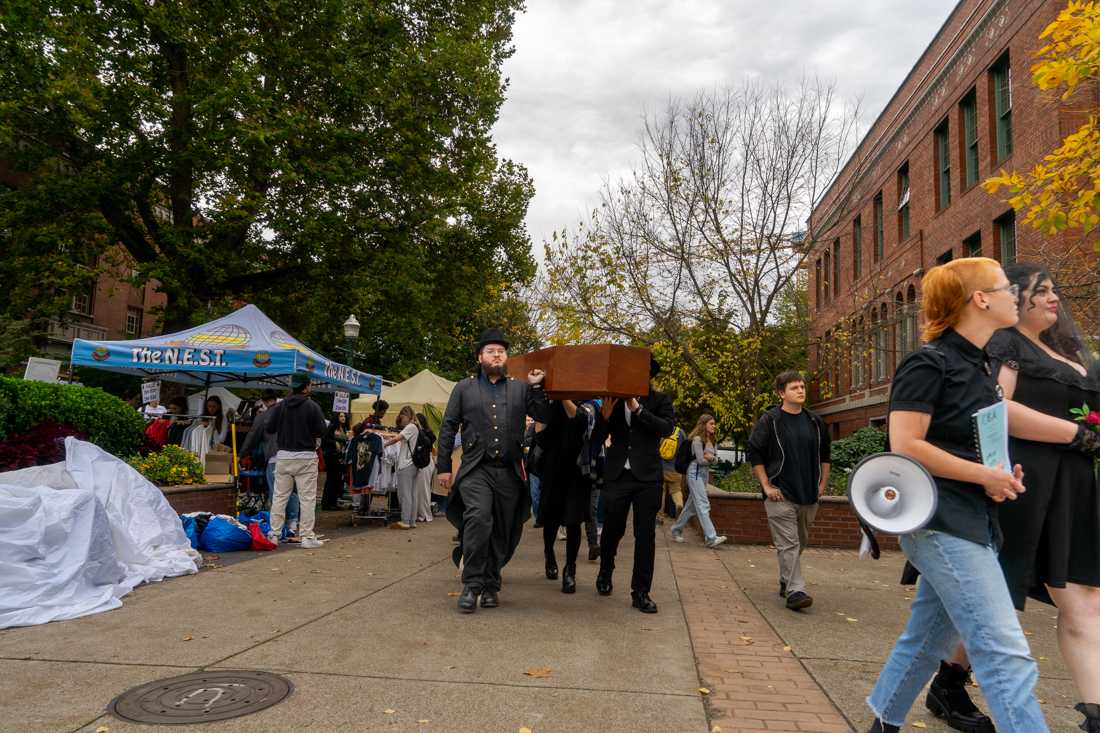 GTFF, The Graduate Teaching Fellows Federation, gathered on Oct.13 in formal funeral attire to &#8220;eulogize&#8221; UO&#8217;s public promise to fair wages and treatment of graduate employees.&#160;