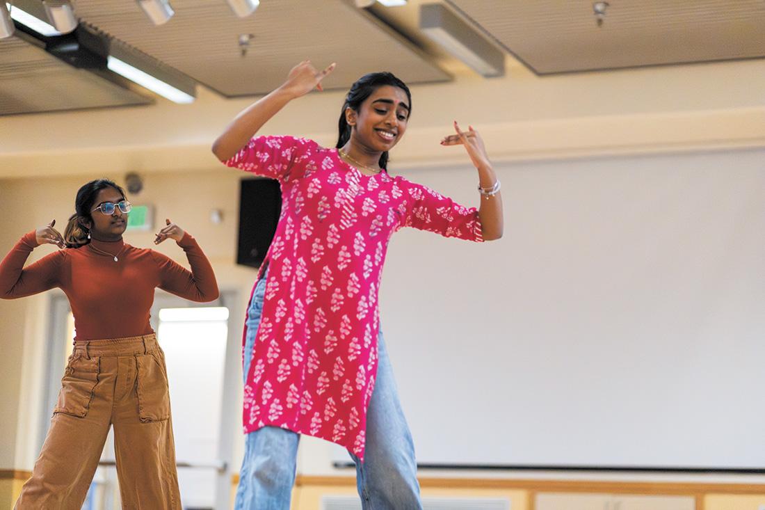 UO's QTAPI Coalition, South Asian Cultural Alliance and Kultras Pilipinas host a free dance workshop on Nov. 7, 2023. (Eliott Coda/Emerald)