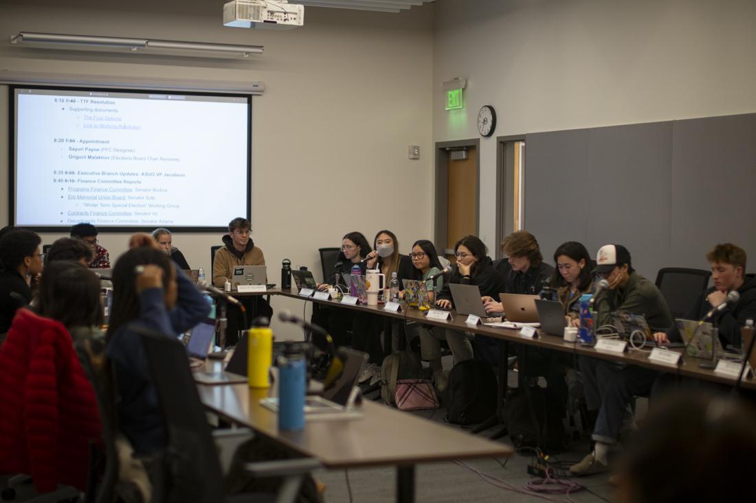 Members of the Associated Students of the University of Oregon senate at the Nov. 8 senate meeting. (Alex Hernandez/Emerald)