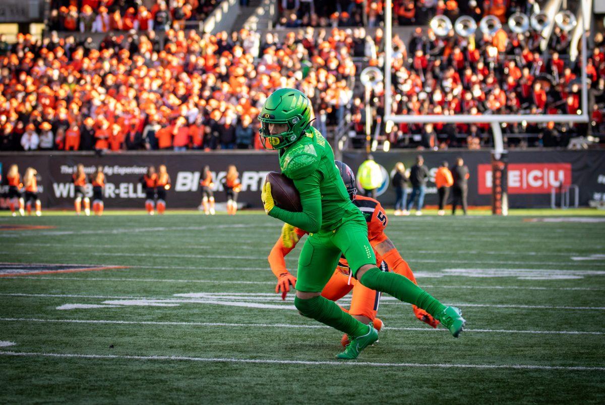 A Beaver defender misses his tackle on Christ Hutson leaving him with open field towards the end zone.&#160;The Oregon Ducks travel up to Corvallis to face their in-state rival the Oregon State Beavers on November 26th, 2022, for their last game of the regular season.&#160;(Jonathan Suni, Emerald)