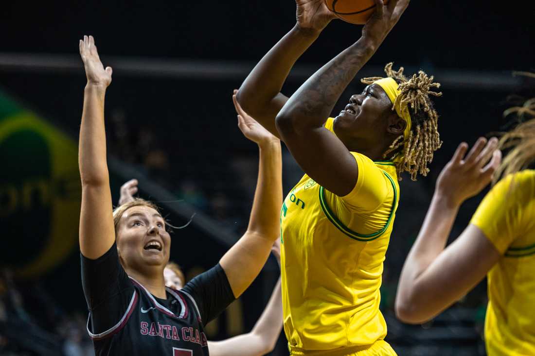 Phillipina Kyei (15) fights through defenders to take a lay-up. The Oregon Ducks women&#8217;s basketball team took on the Santa Clara Broncos on Nov. 18, 2023 in Eugene, Ore. (Molly McPherson/Emerald)