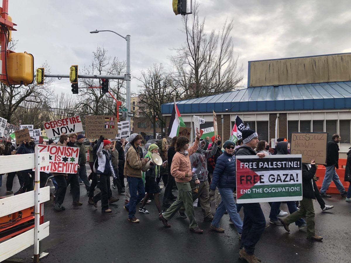 On Jan. 20, approximately 200 people rallied in front of the federal courthouse in Eugene, calling for an end to the Israel-Hamas conflict and an immediate ceasefire. The protestors continued to march to UO campus. (Lehman-Winters)