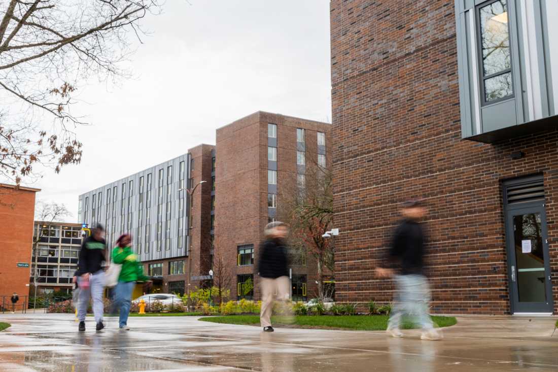 Individuals walk across campus on a dreary afternoon. (Molly McPherson/Emerald)