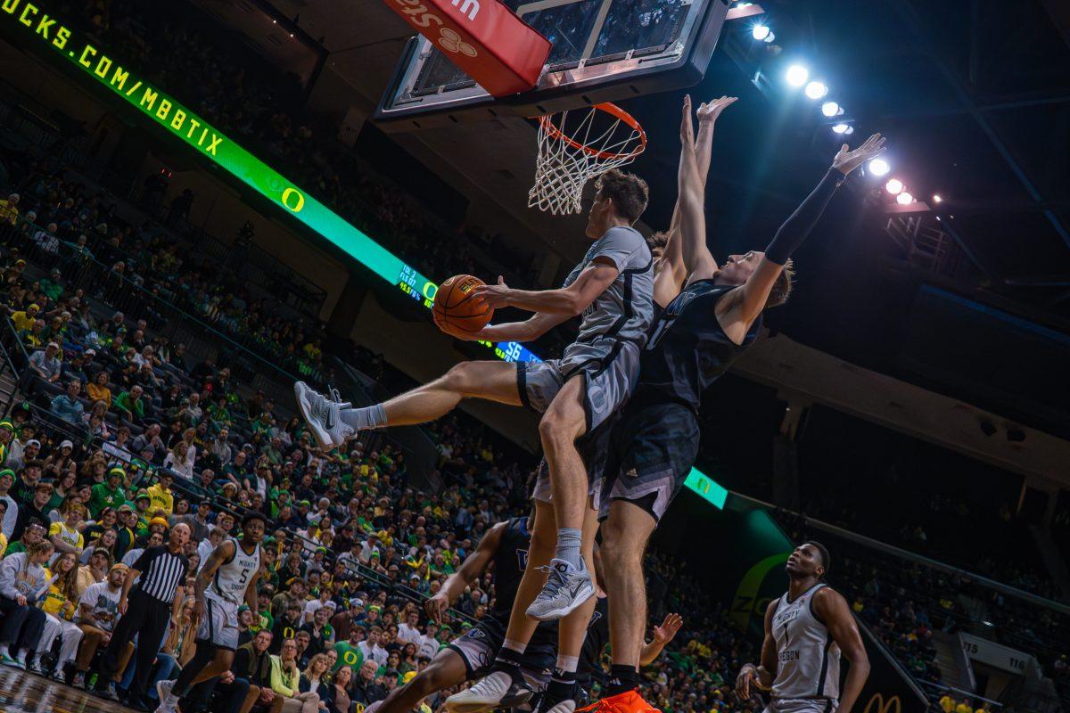 Brennan Rigsy (4) flys high for the layup. The University of Oregon Ducks Men&#8217;s Basketball Team played the University of Washington Huskies in a home match at Matthew Knight Arena in Eugene, Ore., on Feb. 8, 2024. (Spencer So/Emerald)