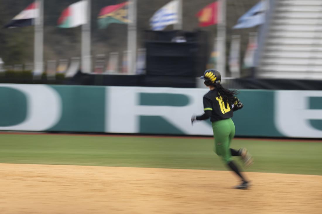 Oregon's Alyssa Daniell (10) rounds second base, heading for third. The Oregon women's softball team took a 5-2 win as they faced off against the University of California, Berkeley's Golden Bears at Jane Saunders Stadium on March 9, 2024. (Alex Hernandez/Emerald)