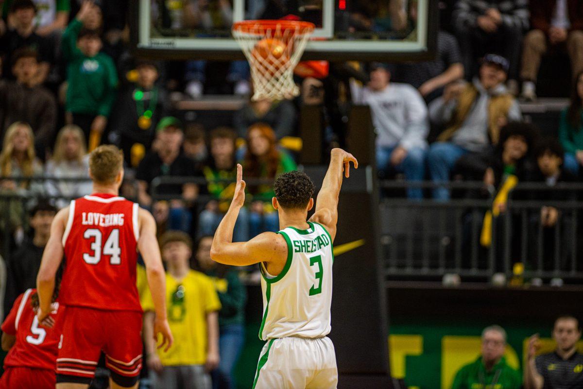 Jackson Shelstad (3) drills a 3-pointer in the first half. (Kai Kanzer/Emerald)