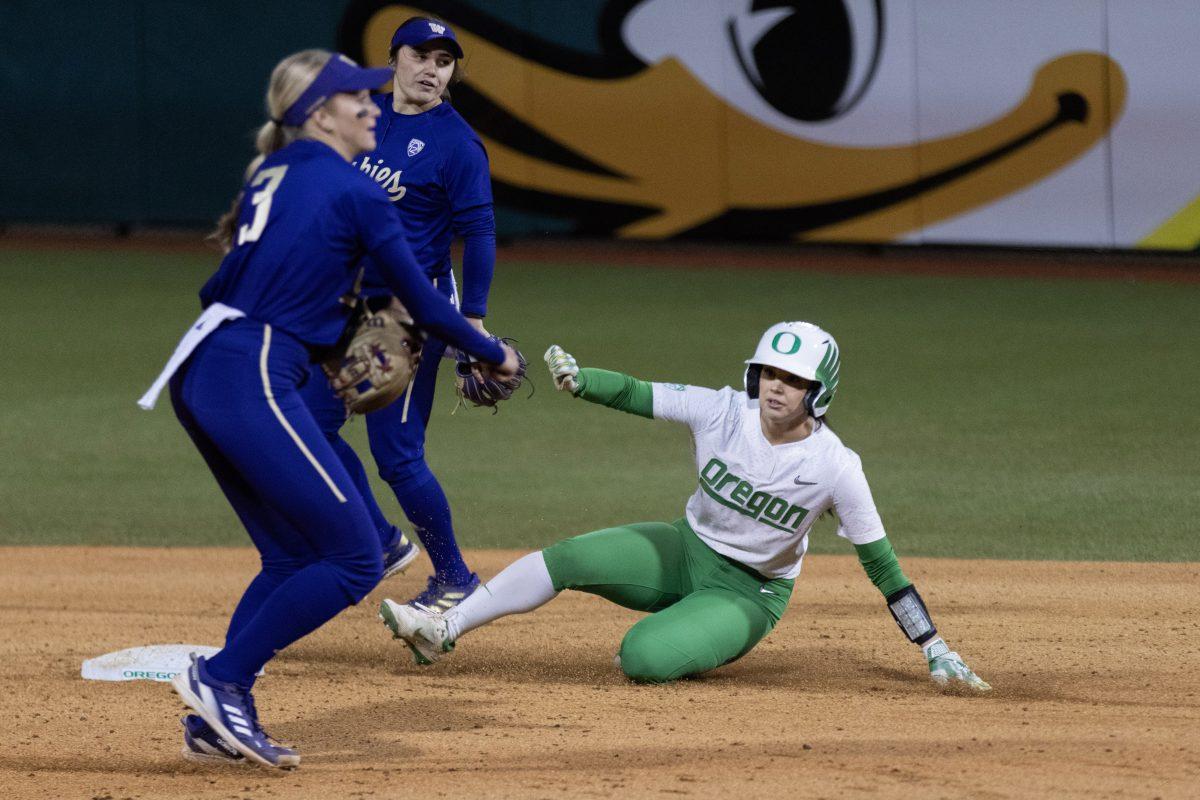 Kai Luschar (22) slides to second base. The Ducks suffered an 8-3 defeat on Friday, April 5, against the University of Washington Huskies. (Colleen Bogdan/Emerald)