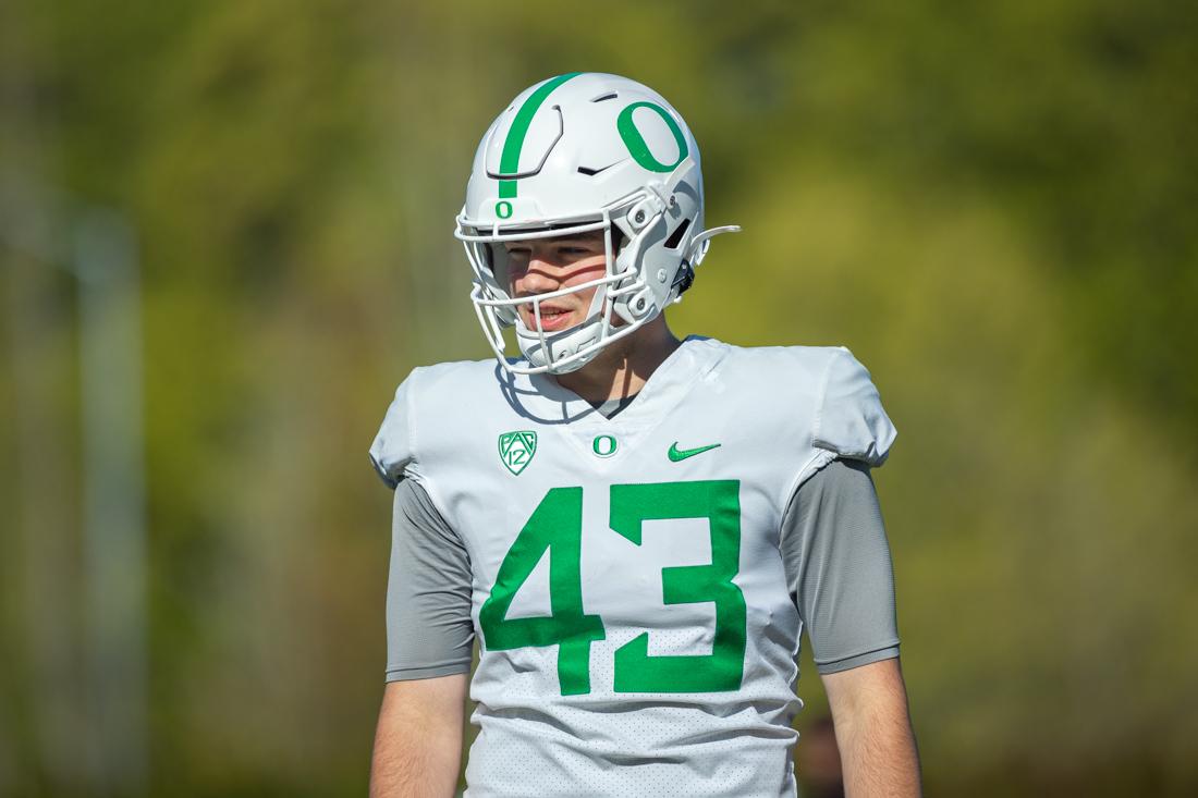 Luke Basso (43) looks to his teammates as practice begins. The Oregon Ducks football team takes the field at the Hatfield-Dowlin Complex on a cool Thursday morning for a practice in Eugene, Ore on April 18, 2023. (Molly McPherson/Emerald)