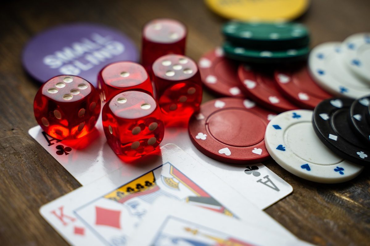 https://pixabay.com/fr/photos/jeux-dargent-concours-poker-joie-4178462/