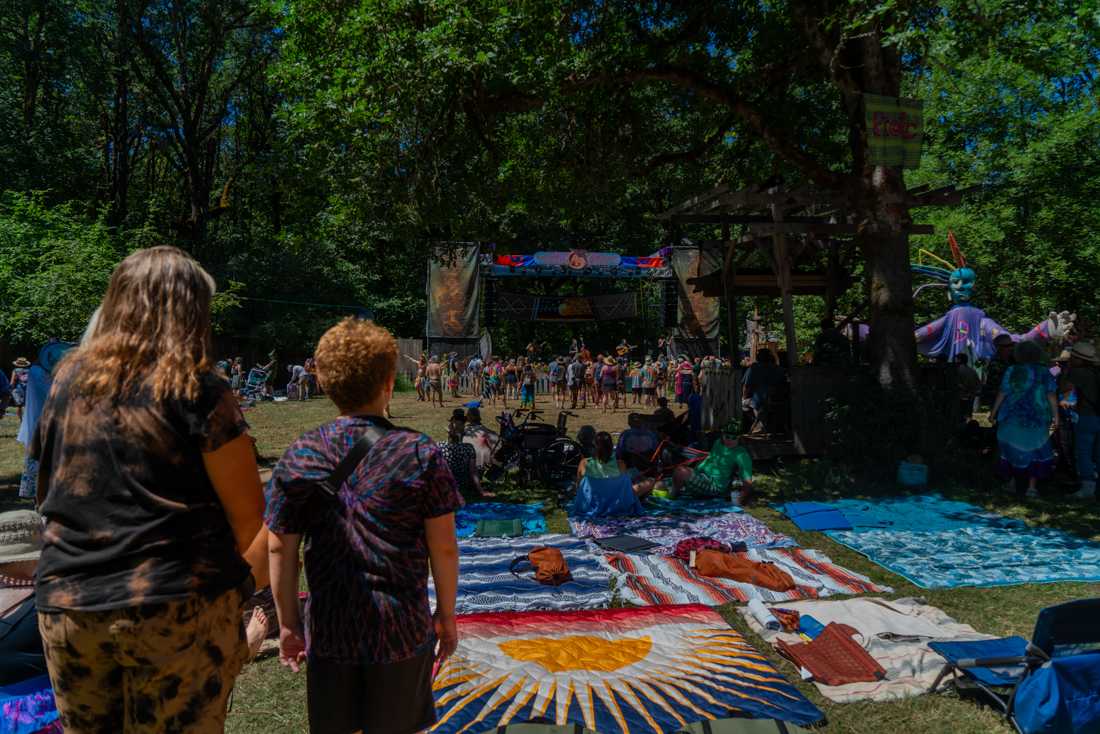 A performance takes place on the main stage. The Oregon Country Fair is an annual three day celebration of art, music, and food held in Veneta, Or. (Lulu Devoulin/ Emerald)