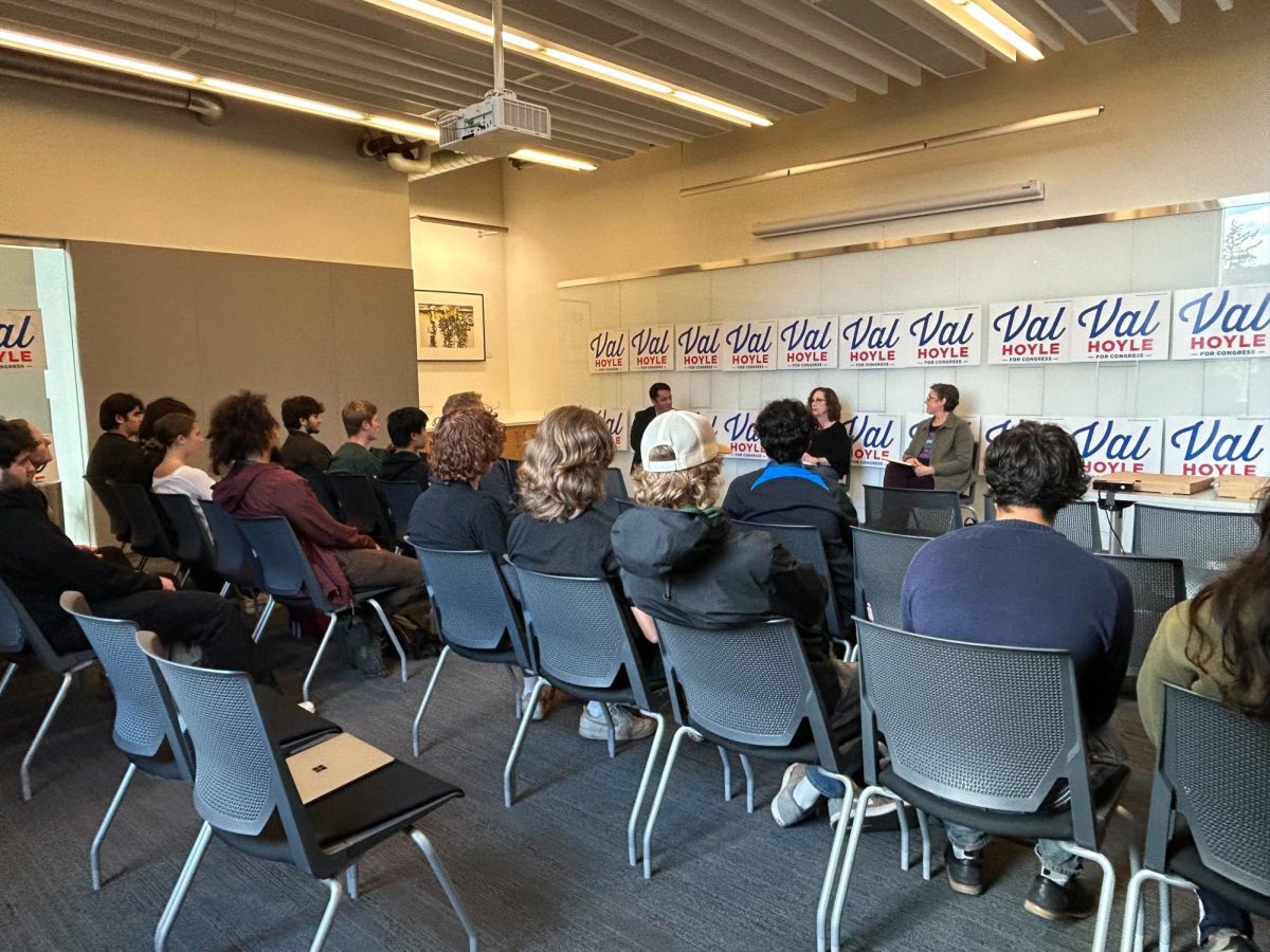 Congresswoman Val Hoyle and Politician Lisa Fragala held a student leader open forum in the Erb Memorial Union Diamond Lake Room (Angelina Handris/Emerald)