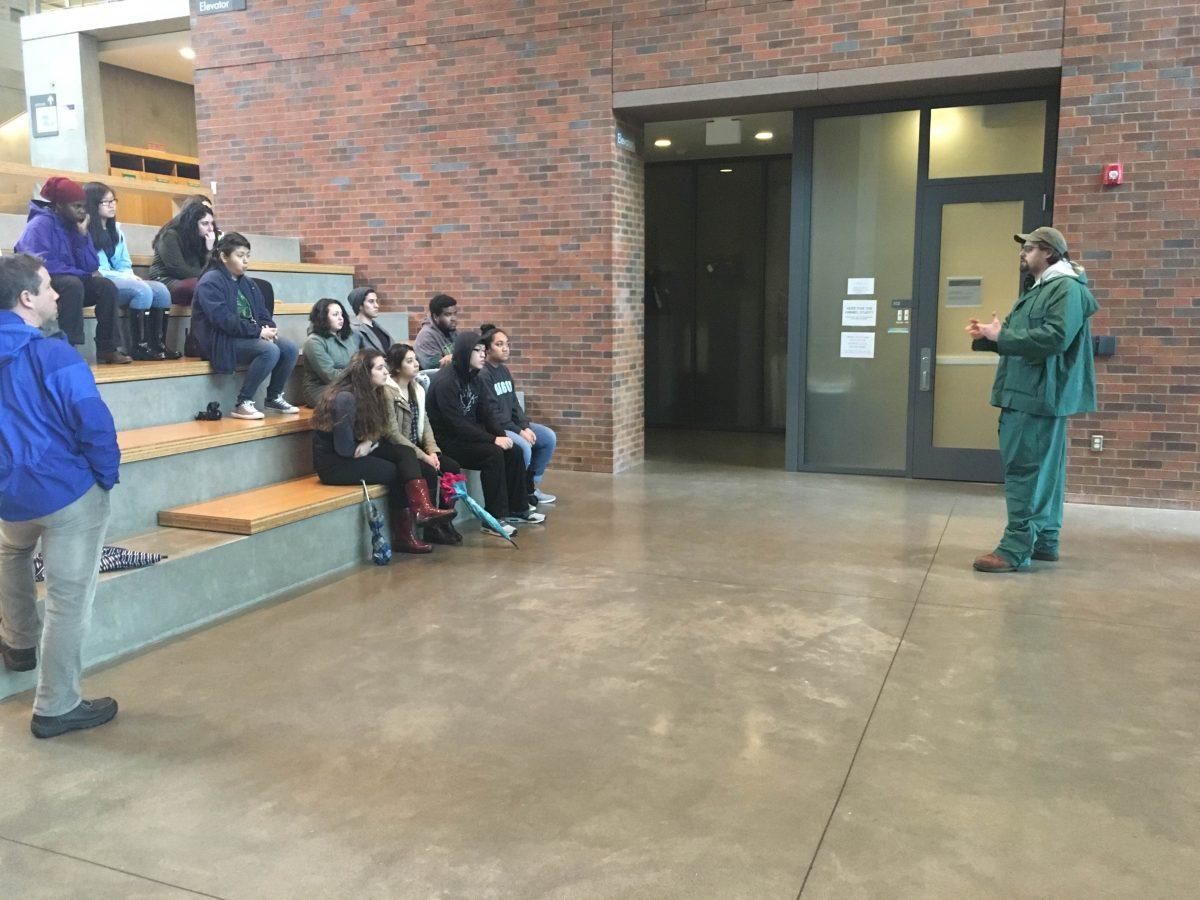 Ethnic Studies students talk to a campus operations employee about his experience in a union. (Macy Hyland/ Emerald)