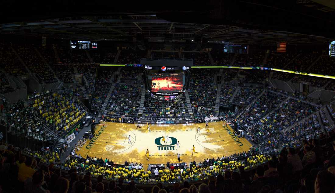 The No. 17 Oregon Ducks play the California Bears at Matthew Knight Arena in Eugene, Ore. on Jan. 9, 2014. (Michael Shaw/Emerald)