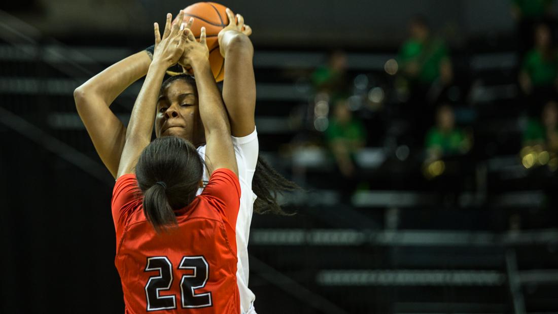 Lamar Cardinals guard DeA&#8217;ngela Mathis (22) blocks Oregon Ducks forward Ruthy Hebard (24). The Oregon Ducks play the Lamar Cardinals at Matthew Knight Arena in Eugene, Ore. on Sunday, Nov. 13, 2016. (Justin Hartney/Emerald)