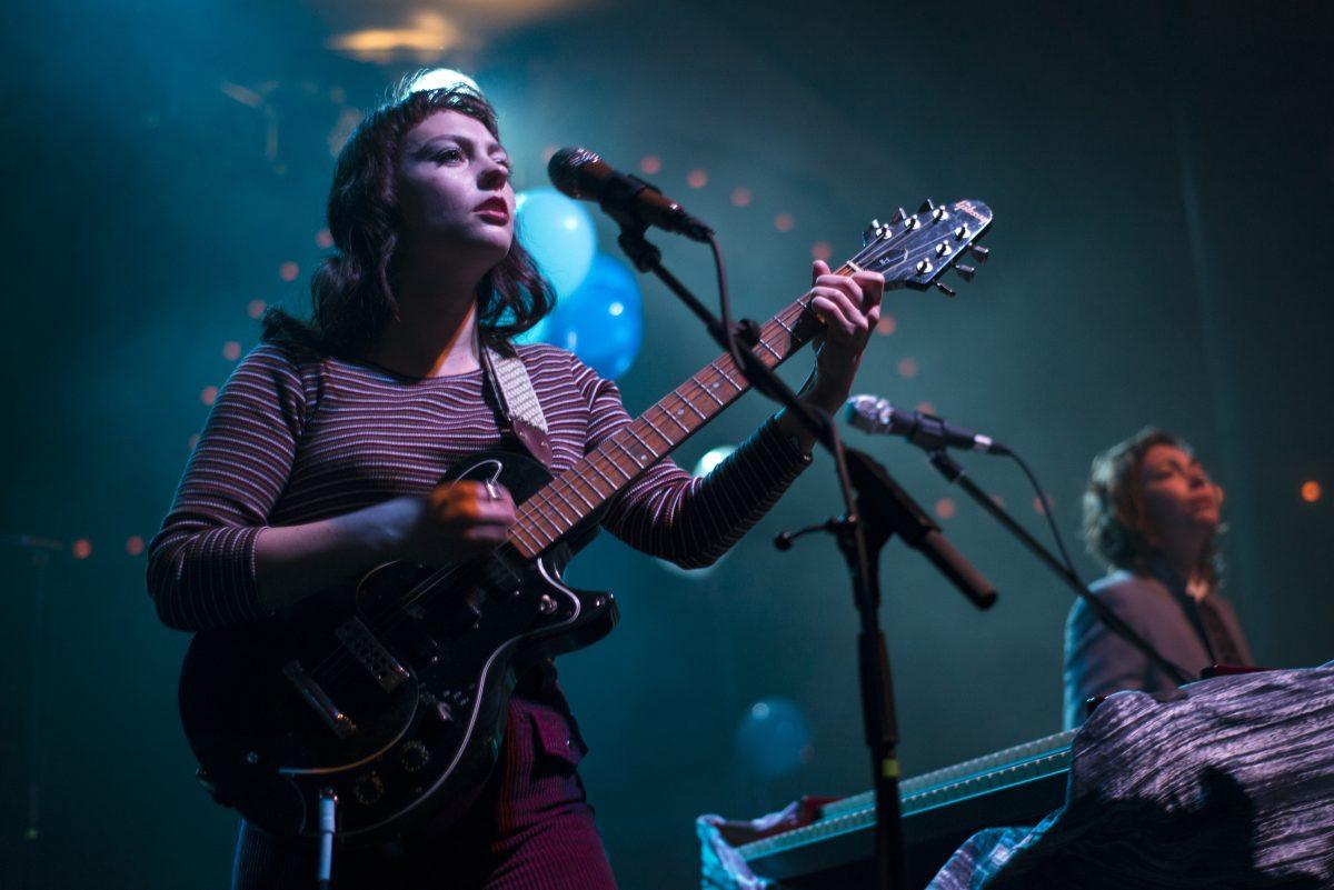 Angel Olson performs at Portland&#8217;s Crystal Ballroom on Friday night. Olsen performed tracks from throughout her discography, though newer ones including the aggressively romantic &#8220;Shut Up Kiss Me&#8221; had more of the audience singing along. (Hannah Steinkopf-Frank/Emerald)