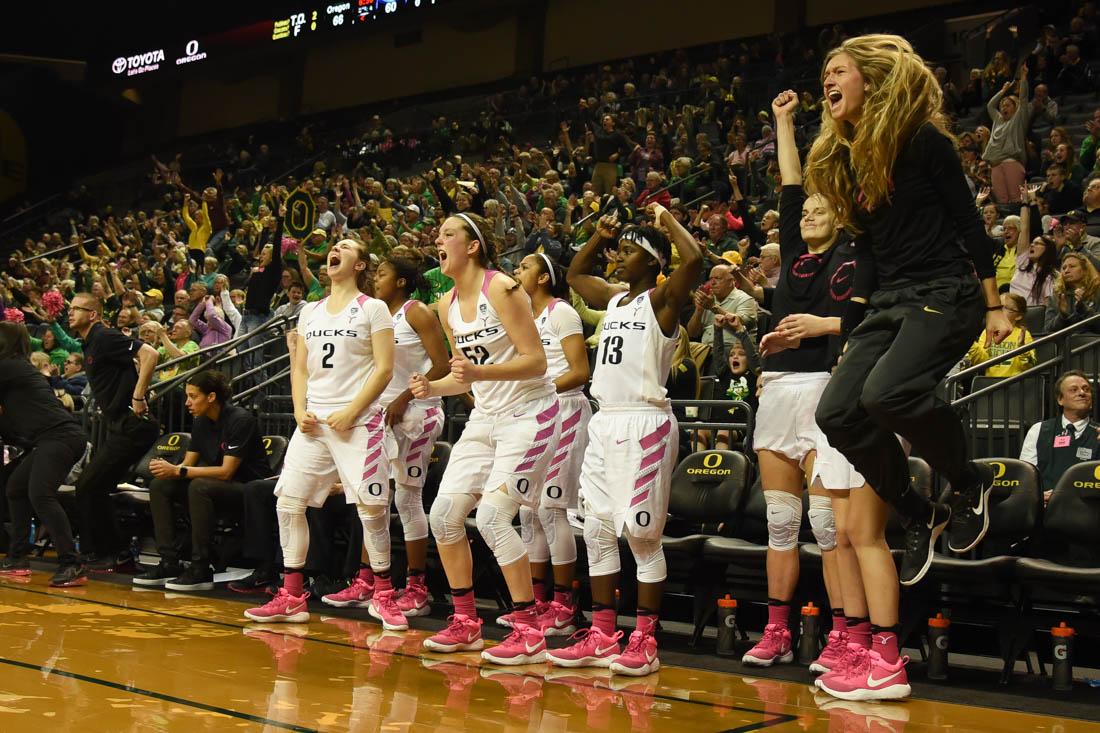 &#8212; Oregon guard Sabrina Ionescu was named the Pac-12 player of the week&#160;on Monday. The freshman averaged 16.5 points a game and 10.5 rebounds in the Ducks&#8217; weekend sweep of No. 15 UCLA and USC. She made Oregon history with her fourth triple-double on Friday night&#8217;s win over the Bruins. &#8230;