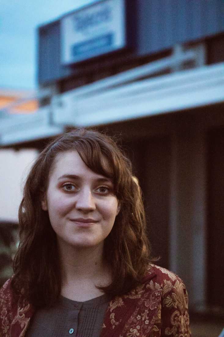 Cheyenne Johnson stands in front of a Talecris plasma donation center in Eugene, Ore. on Nov. 21, 2017. (Sarah Northrop/Emerald)