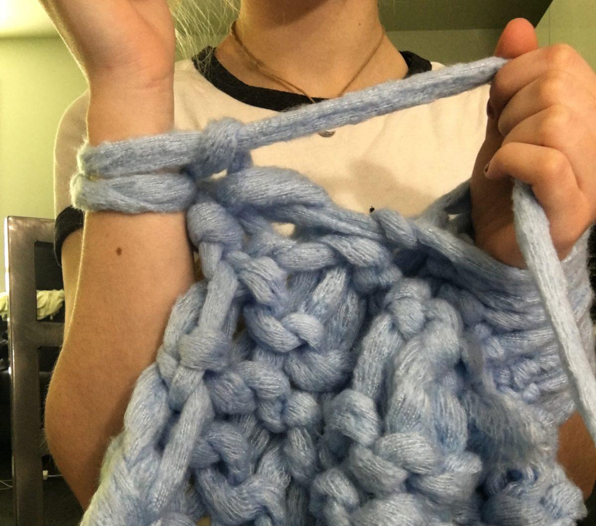 DIY Beginner&#8217;s Arm-Knitted Blanket