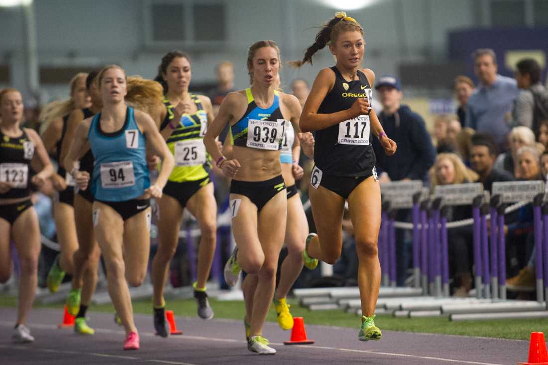 Oregon distance runner Jessica Hull leads the pack during the women&#8217;s 1 mile race. The Oregon Ducks participate in the UW Preview track meet hosted at the Dempsey Indoor Center in Seattle, Wash. on Saturday, Jan. 13, 2018. (Adam Eberhardt/Emerald)