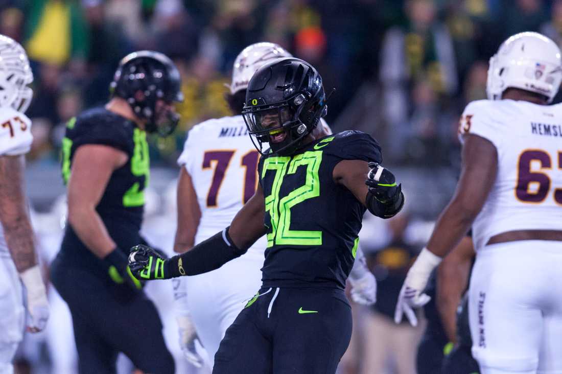 Ducks outside linebacker La'mar Winston Jr. (32) looks towards the Oregon bench to celebrate after the down. Oregon Ducks football takes on Arizona State at Autzen Stadium in Eugene Ore. on Nov. 17, 2018. (Ben Green/Emerald)