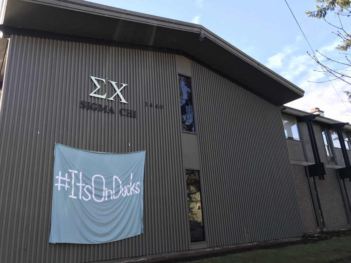 An &#8220;It&#8217;s on Ducks&#8221; banner hangs outside the Sigma Chi fraternity house on Sunday, Dec. 2, 2018. (Emily Matlock/Emerald)