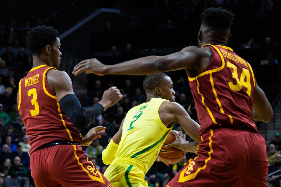 <p>Ducks forward Louis King (2) looks for an open pass. Oregon Ducks men’s basketball takes on USC at Matthew Knight Arena in Eugene, Ore. on Jan. 13, 2019. (Sarah Northrop/Emerald)</p>