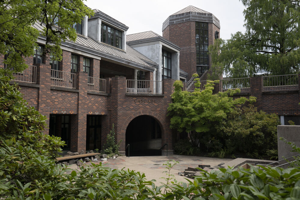 Cascade Hall of Architecture is empty during the summer. The University of Oregon&#8217;s campus operations have new regulations due to the circumstances of COVID-19. By August 26th, if the University believes that they do not have the ability to manage COVID-19, they will seek out more limited options for students, faculty and staff. (Kevin Wang/Daily Emerald)