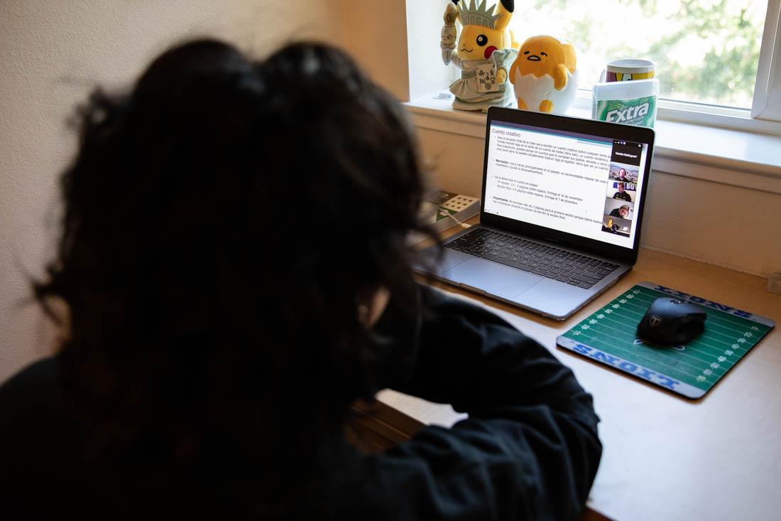 <p>Student Rachael Grant attends online classes via Zoom. (Maddie Stellingwerf/Emerald)</p>