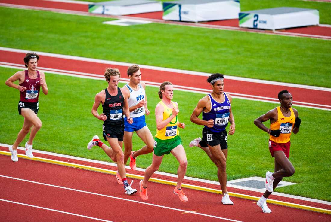 Oregon&#8217;s Cole Hocker competes with fellow athletes during the men&#8217;s 5,000 meter race. Hayward Field hosts the third day of the 2021 NCAA Outdoor Track and Field Championships in Eugene on June 11, 2021 (Ian Enger/Emerald).