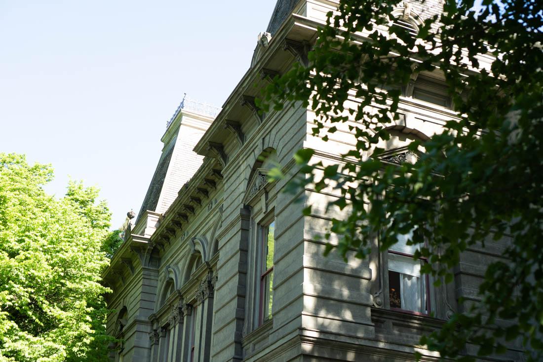 Villard Hall faces out towards Franklin Blvd., a popular street in Eugene, Ore. Villard Hall, one of the oldest buildings on the University of Oregon&#8217;s campus is under review for renovation. (Ali Watson/Emerald)