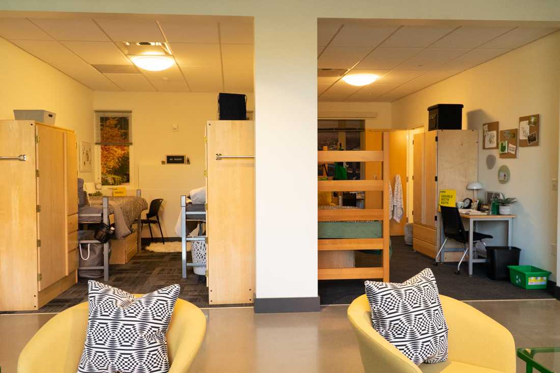 The student welcome center contains examples of all the room options avalible to students who will be living on campus. The University of Oregon&#8217;s new student welcome center is located on the first floor of the brand new dorm residence, Unthank Hall. (Serei Hendrie/Emerald)