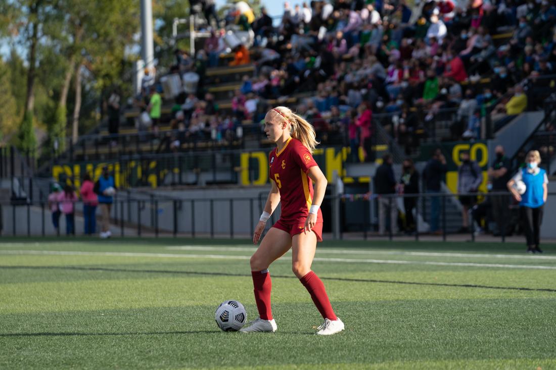 Trojans Forward, Penelope Hocking (5) slows down the ball waiting for an open pass. Oregon Ducks Soccer take on the University of Southern California Trojans at Pape Field in Eugene, Ore., on October 14, 2021. (Serei Hendrie/Emerald)